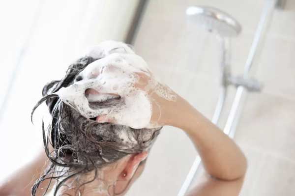 每天都洗头会不会导致脱发